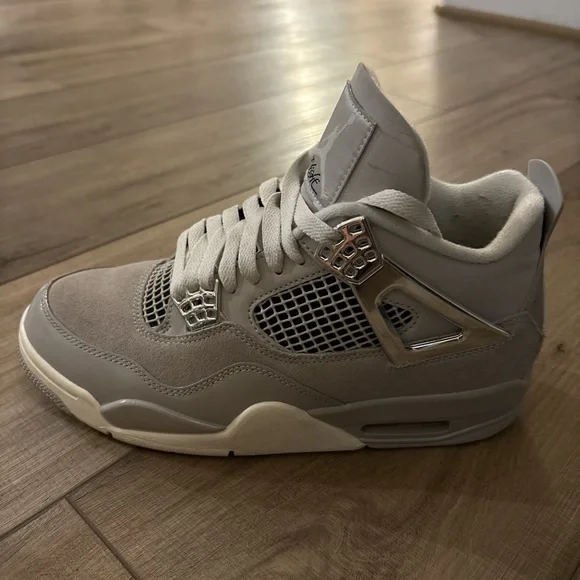 Gray Air Jordan 4 Sneakers ‘frozen moments’